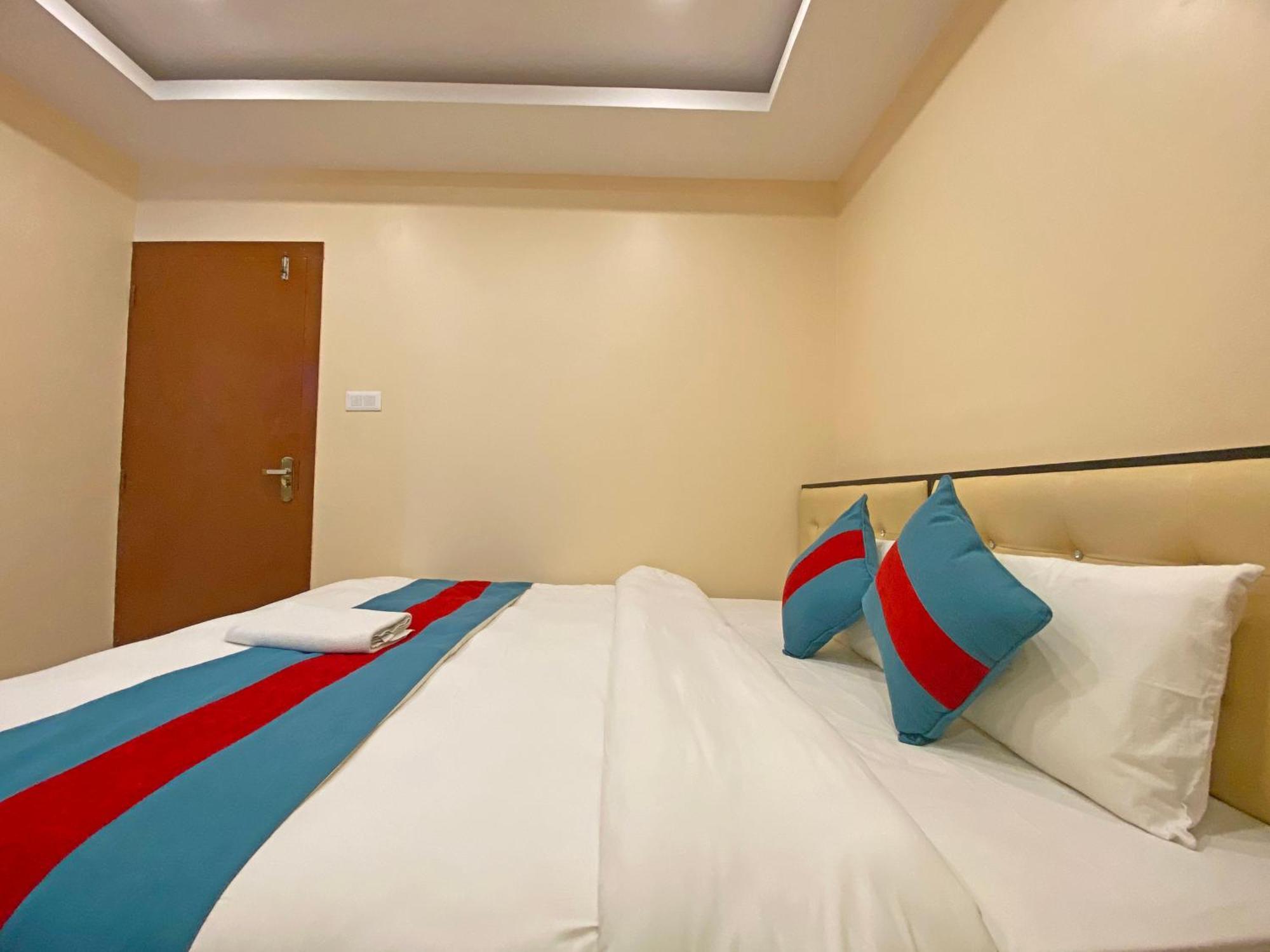 קטמנדו Hotel Airport Holiday מראה חיצוני תמונה
